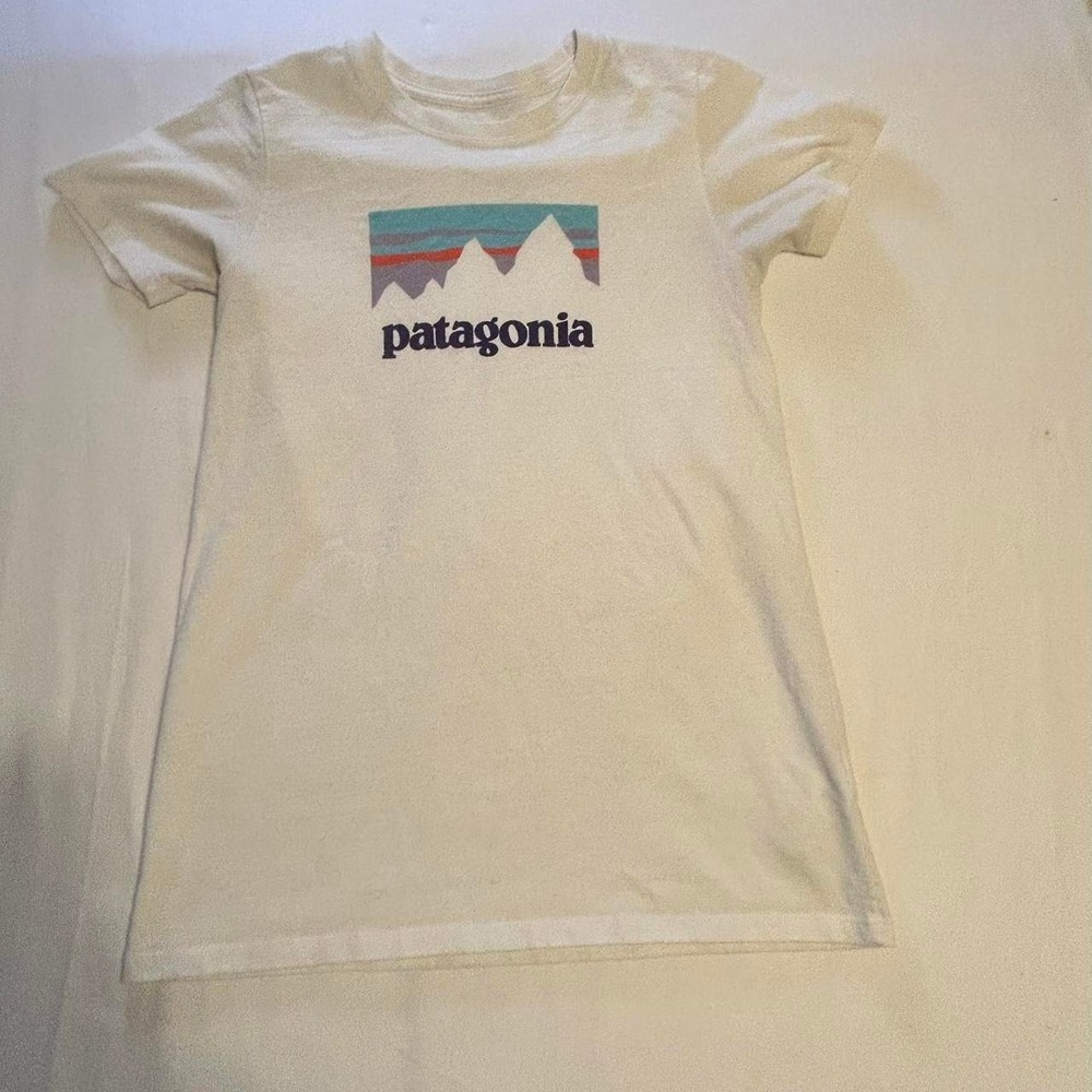 Patagonia Logo T-Shirt Men's Small‎ Regular Fit Off-White Short Sleeve